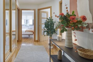 3 室のベッドルーム、アイロン / アイロン台、WiFi (無料)、ベッドシーツ