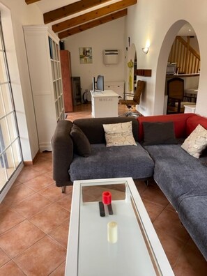 Smart-TV, Kamin, Computerbildschirme, Drucker