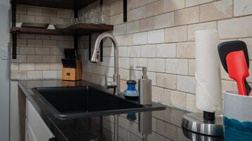 Geladeira, micro-ondas, fogão, cooktop