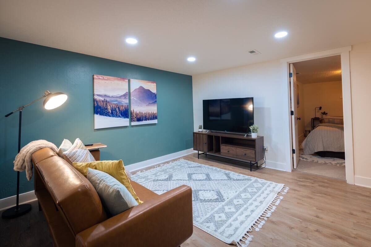 2 bedrooms, in-room safe, desk, iron/ironing board