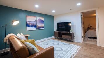 2 bedrooms, in-room safe, desk, iron/ironing board