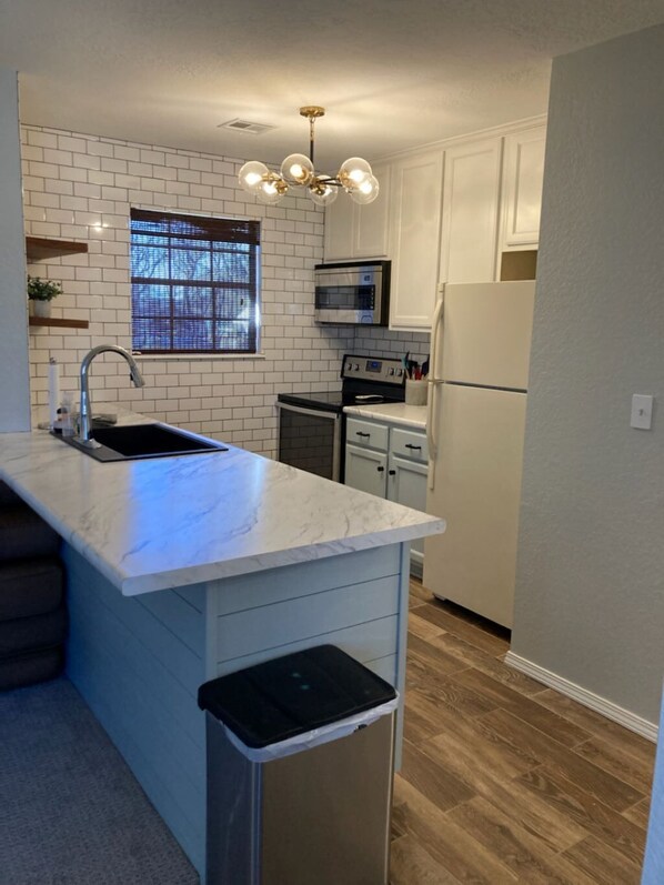 Fridge, microwave, oven, stovetop - Monkey Island, Grand Lake Cottage w/ pool & day boat dock (Afton)