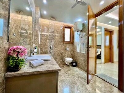 Luxury Three Bedroom Apartment