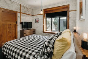 4 bedrooms, WiFi, bed sheets