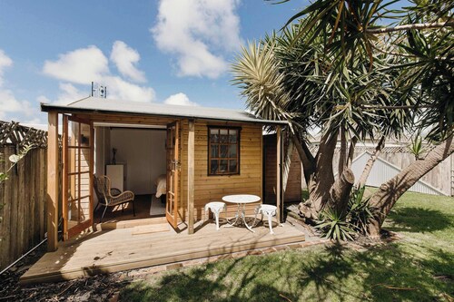 Charming Bungalow in Fitzroy Village
