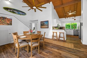Dining - Laule'a 'Ohana Hale - Luxurious 'Ohana home with A/C (Princeville)