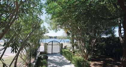 Holiday home with three bedrooms in Sukošan