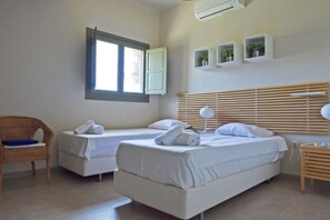 4 bedrooms, iron/ironing board, WiFi