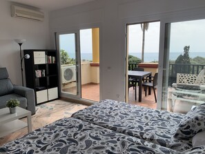 1 habitación, tabla de planchar con plancha, wifi y ropa de cama 
