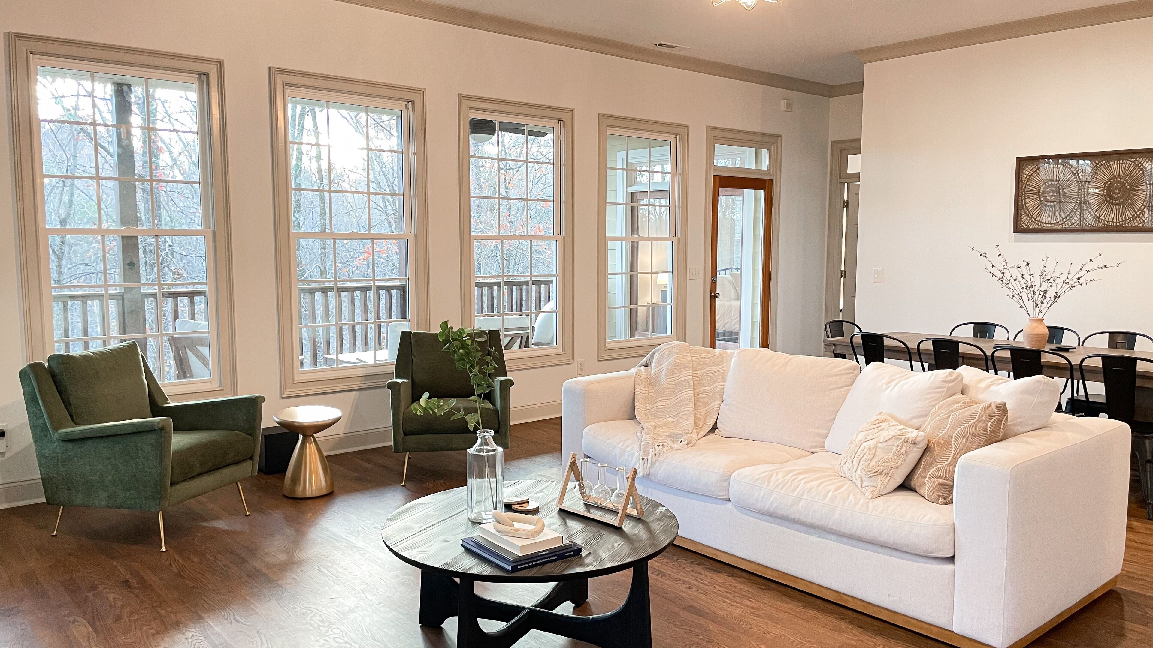 Smart TV, fireplace, computer monitors