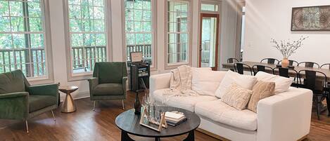 Smart TV, fireplace, computer monitors