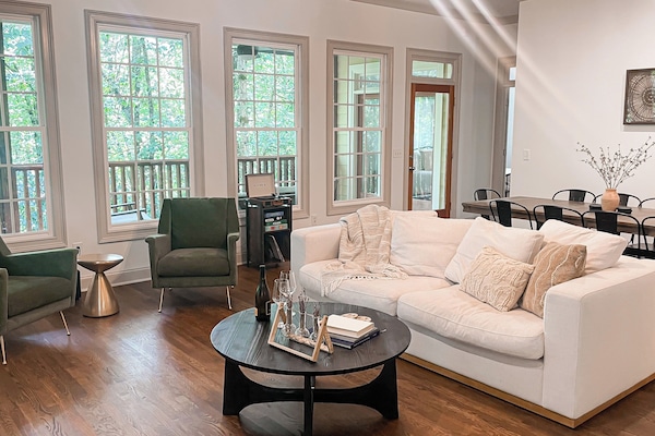 Smart TV, fireplace, computer monitors