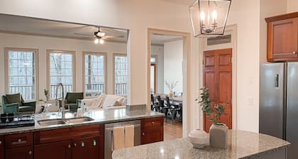 Secluded Cottage near Wineries and Wedding Venues