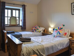 3 bedrooms, WiFi (free), bed sheets - Mount Cottage-UK42230 (Near Tebay)
