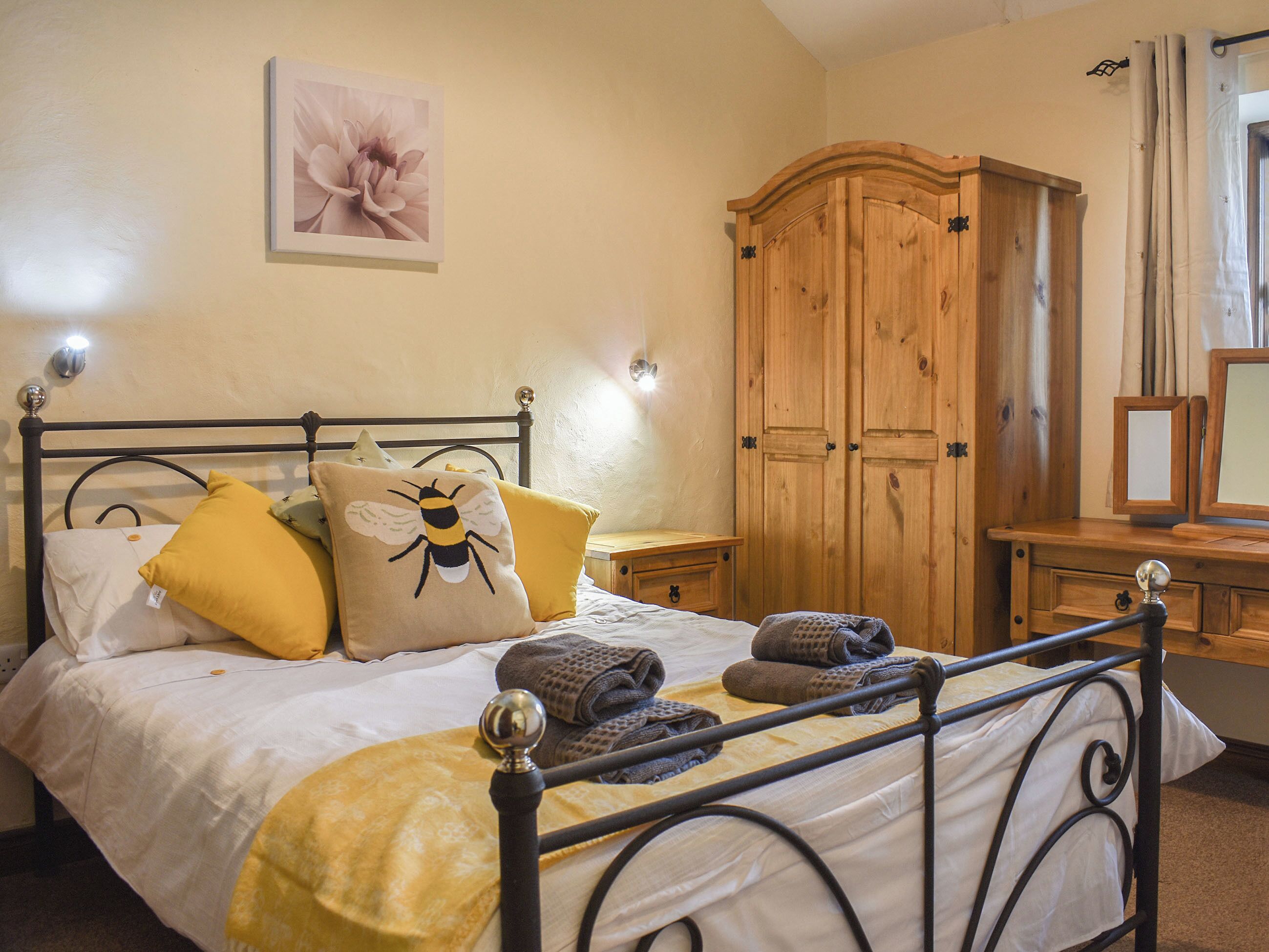 3 bedrooms, free WiFi, bed sheets