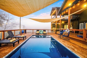 A heated pool - Sleeps 12 | Riverfront Haven with Heated Pool & Kayaks & Fishing (Broken Bow)