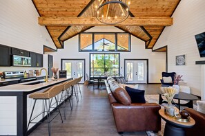 Smart-tv, een open haard en videospelletjes