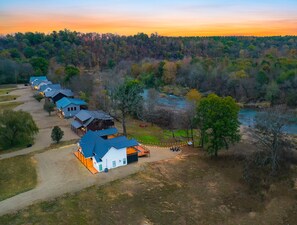 Exterior - Sleeps 12 | Riverfront Haven with Heated Pool & Kayaks & Fishing (Broken Bow)