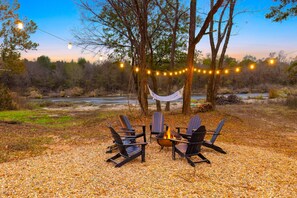 Property grounds - Sleeps 12 | Riverfront Haven with Heated Pool & Kayaks & Fishing (Broken Bow)