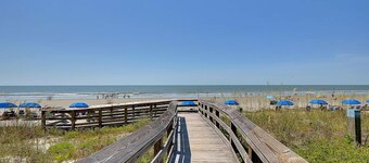 Easy beach access, dog friendly!