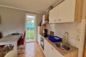 Fridge, oven, stovetop, coffee/tea maker