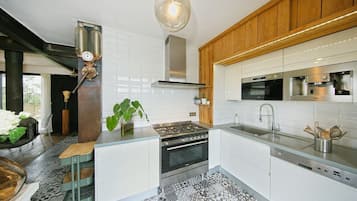 Réfrigérateur, micro-ondes, four, lave-vaisselle