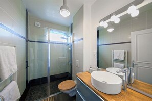 Hair dryer, towels