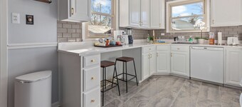 My Prima Karina BEAUTIFUL 4bd 2ba in quiet Chicago Suburb