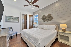 7 bedrooms, desk, iron/ironing board, travel crib