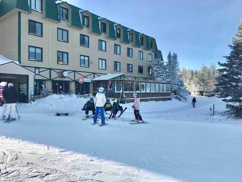 A Walk in the Clouds - 4 Season Getaway -Ski-In Ski-Out Condo