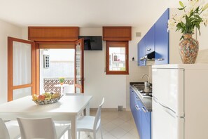 Fridge, stovetop