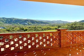 Property grounds - Holiday Home in Sicily with Private Pool (Francavilla di Sicilia)