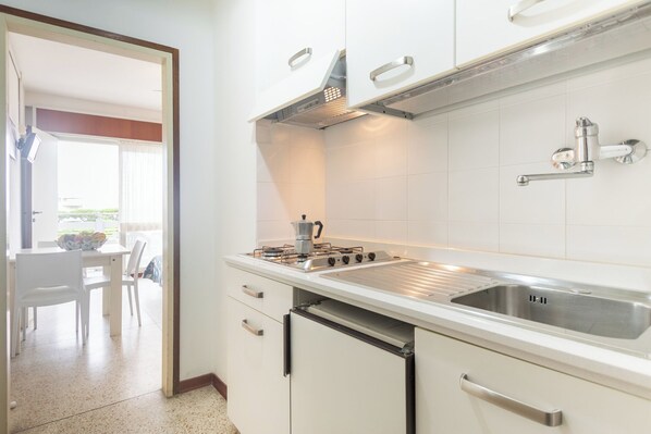 冷蔵庫、コンロ