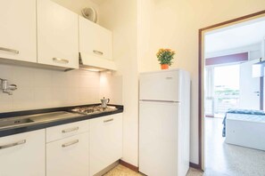 冷蔵庫、コンロ