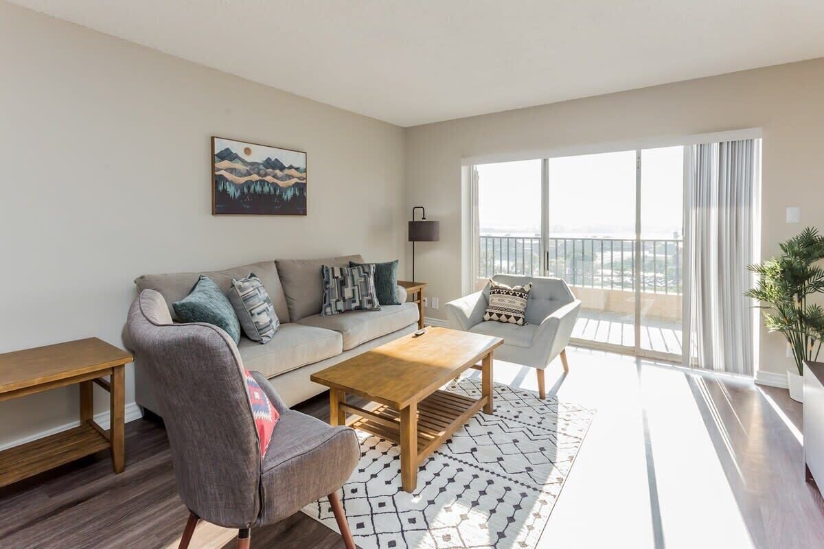 Bargain Memphis apartment w/ HDTV
