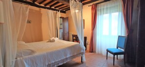 8 Schlafzimmer, Schreibtisch, Bügeleisen/Bügelbrett, kostenloses WLAN