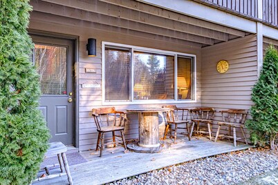 Maybe the best location on the mountain! Pool, hot tub, sleeps 6!