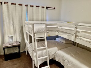 3 Schlafzimmer, Schreibtisch, Bügeleisen/Bügelbrett, kostenloses WLAN