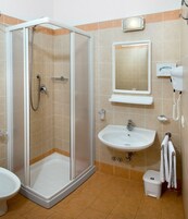 Ducha, cabezal de ducha tipo lluvia, secador de pelo y bidé