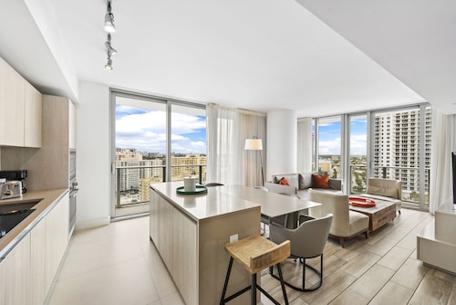 Best  Beachfront Luxury 2 Bed/2 Bath Ocean View at 5 Star Resort and Amenities. 