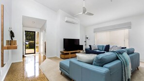 Smart TV, books - Invy Surf Hideaway Linen included (Inverloch)