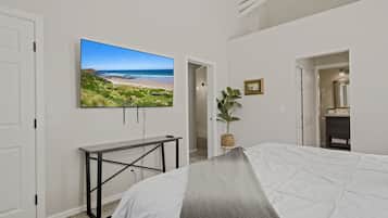 4 chambres, bureau, fer et planche à repasser, lit parapluie