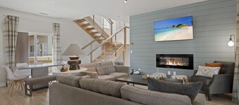 4BR Cabin w/ Hot Tub • Huge Deck & BBQ • Trails