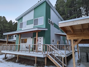 Exterior - Flagstaff 4BR Cabin w/ Hot Tub, EV Charger, Trails (Flagstaff)
