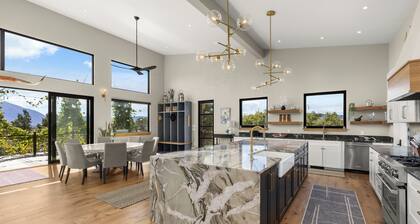 Modern Mountain New Build - 3 King Bedrooms, Salt Water Hot Tub - Amazing Views