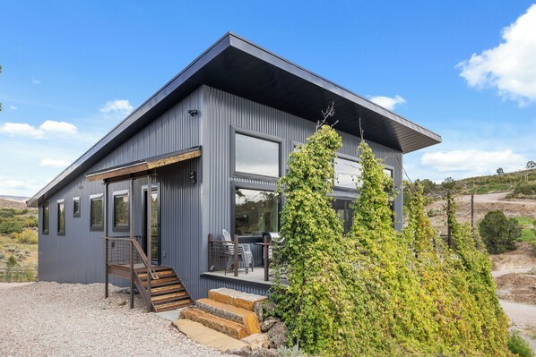 المنشأة من الخارج