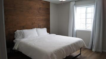 5 bedrooms, desk, iron/ironing board, travel cot