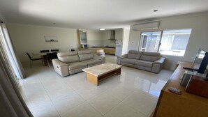 TV - Unit 64 Seafront Estate (Jurien Bay)