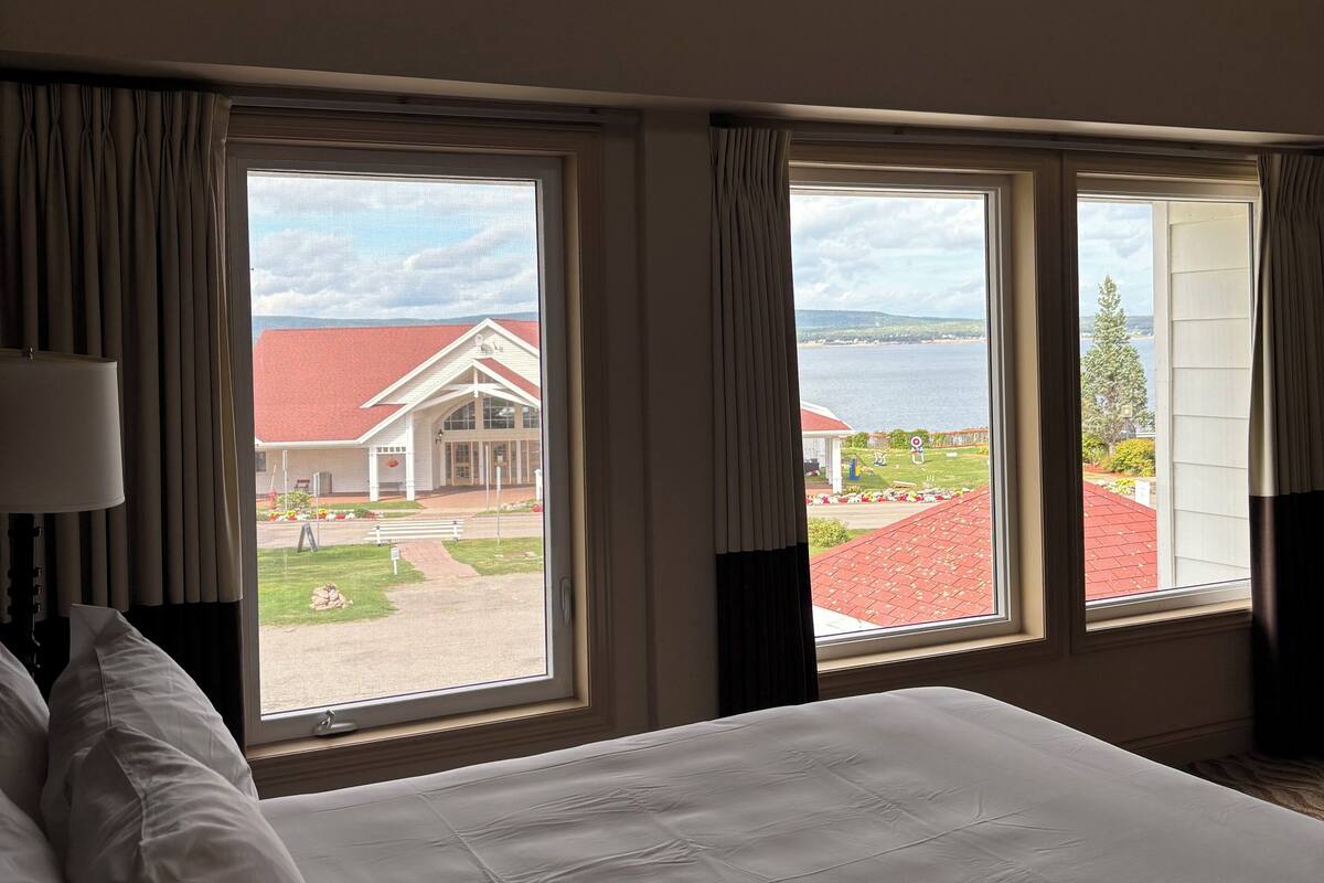 Premier Suite | 2 bedrooms, iron/ironing board, free WiFi, bed sheets