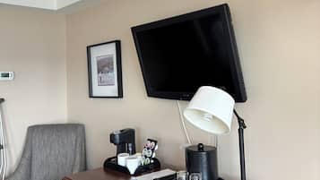 Standard Quadruple Room | Living area | Flat-screen TV